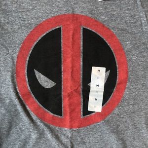 Deadpool logo shirt